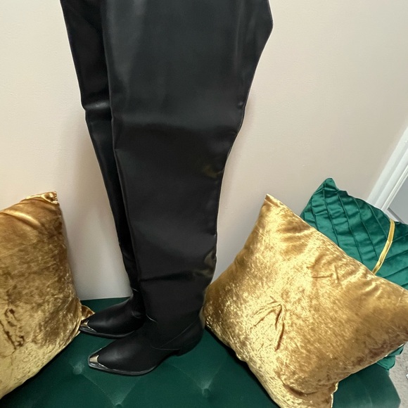 Azalea Wang thigh high boots - Picture 3 of 11